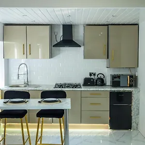 https://luxe-bungalow-bradford.yorkshirehotels.net